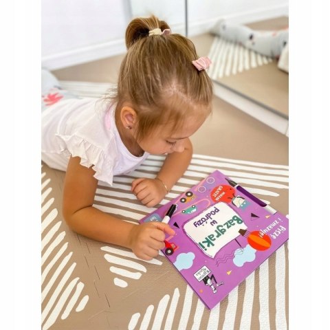 Bazgraki w Podróży Piszę i Zmazują Kapitan Nauka