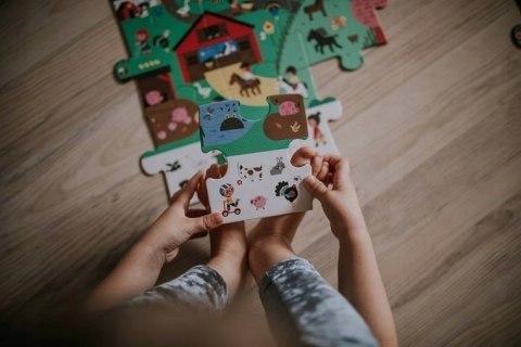 Puzzle obserwacyjne w walizce Farma 24 el 3+ Janod