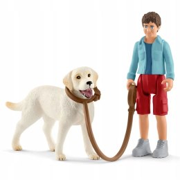Schleich Spacer z psem Labrador Retriever 42478