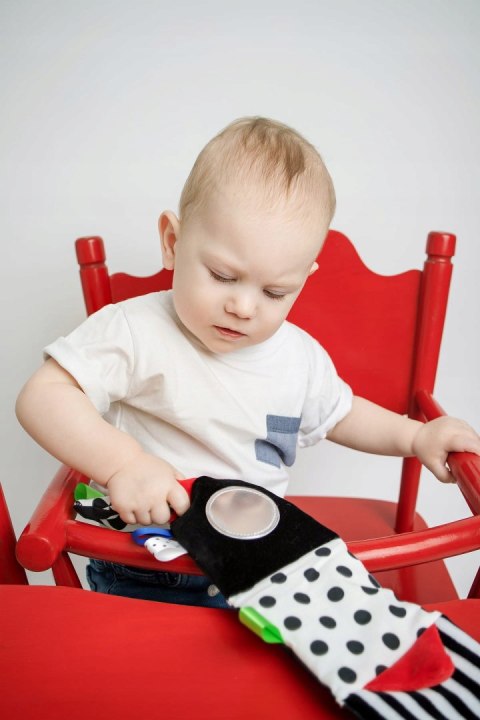 Kontrastowa Książeczka Sensoryczna czerwona Moms