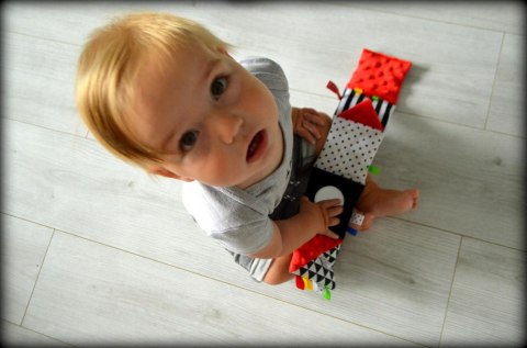 Kontrastowa Książeczka Sensoryczna czerwona Moms