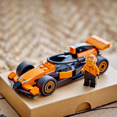 Lego City 60442 Kierowca F1 z samochodem wyścigowym McLaren
